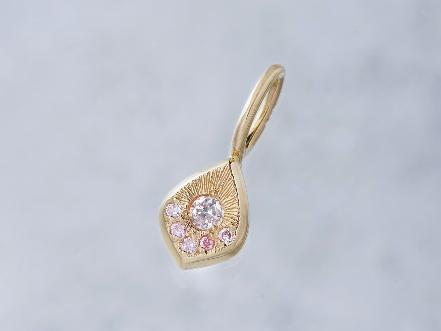 Argyle pink diamond grain charm /アーガイルピンクダイヤモンド