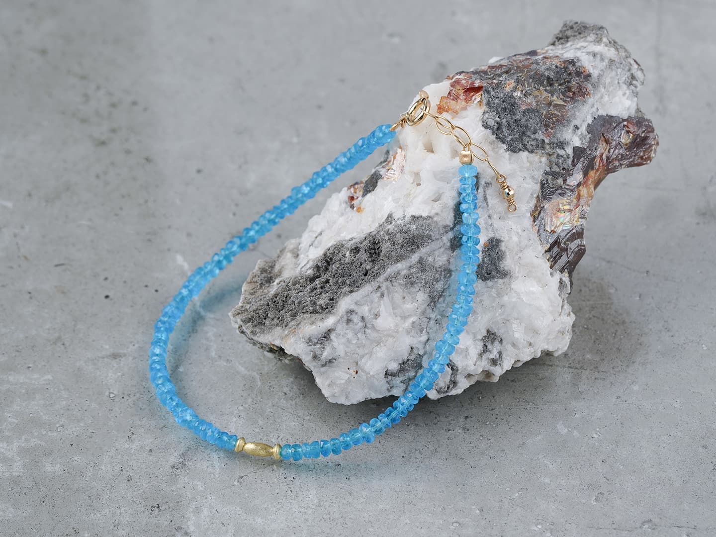 Blue apatite grainy bracelet /ブルーアパタイト | Hariqua ...