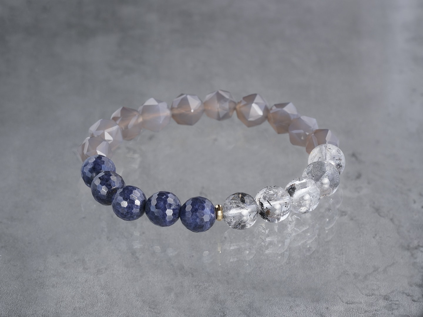 Blue sapphire × Graphite in quartz × Gray chalcedony bracelet 