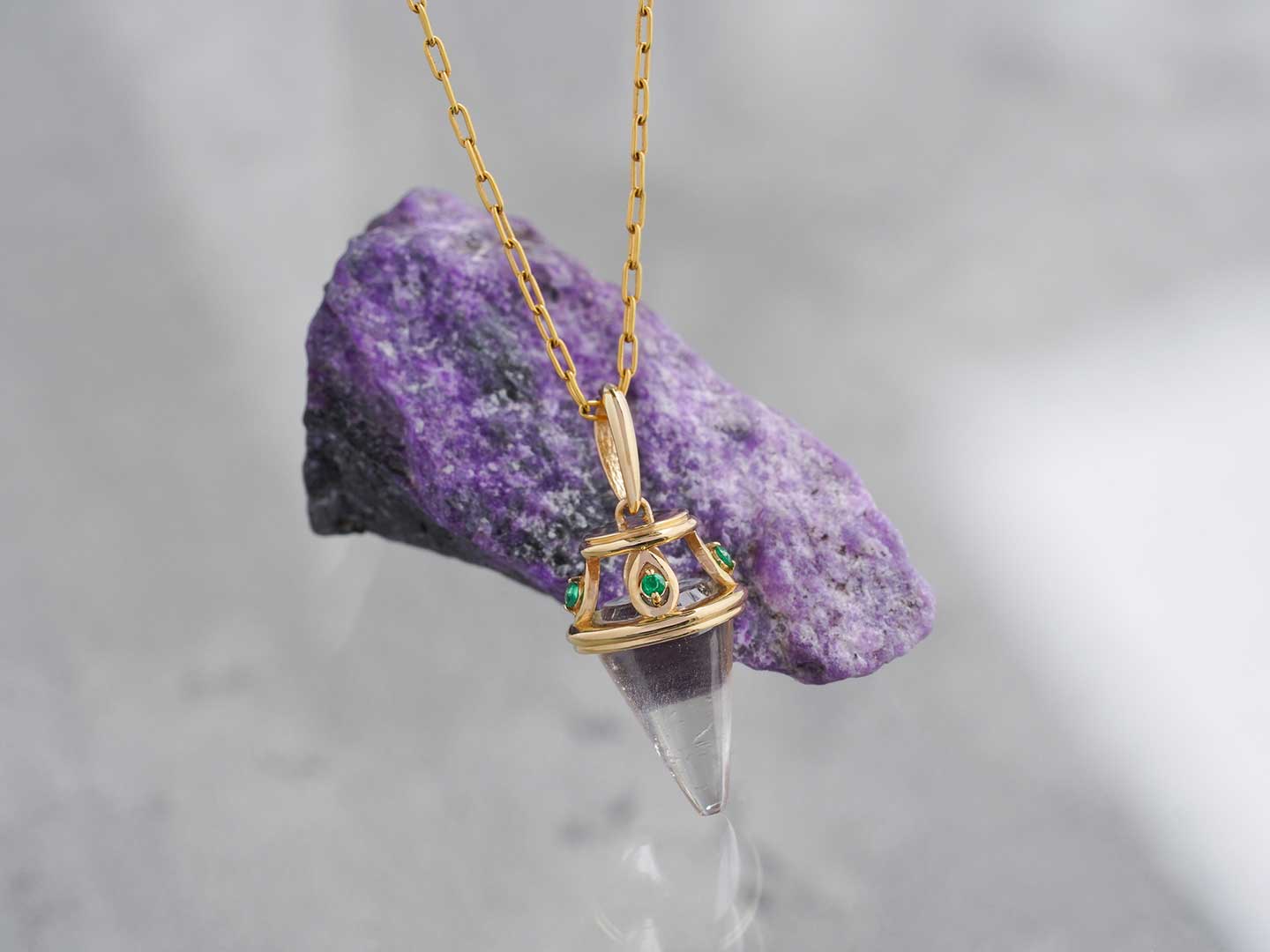 Emerald × Himalayan quartz pendulum charm /エメラルド | Hariqua ...