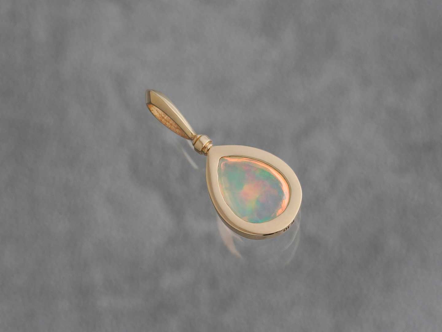 Water opal pear shaped charm /ウォーターオパール | Hariqua