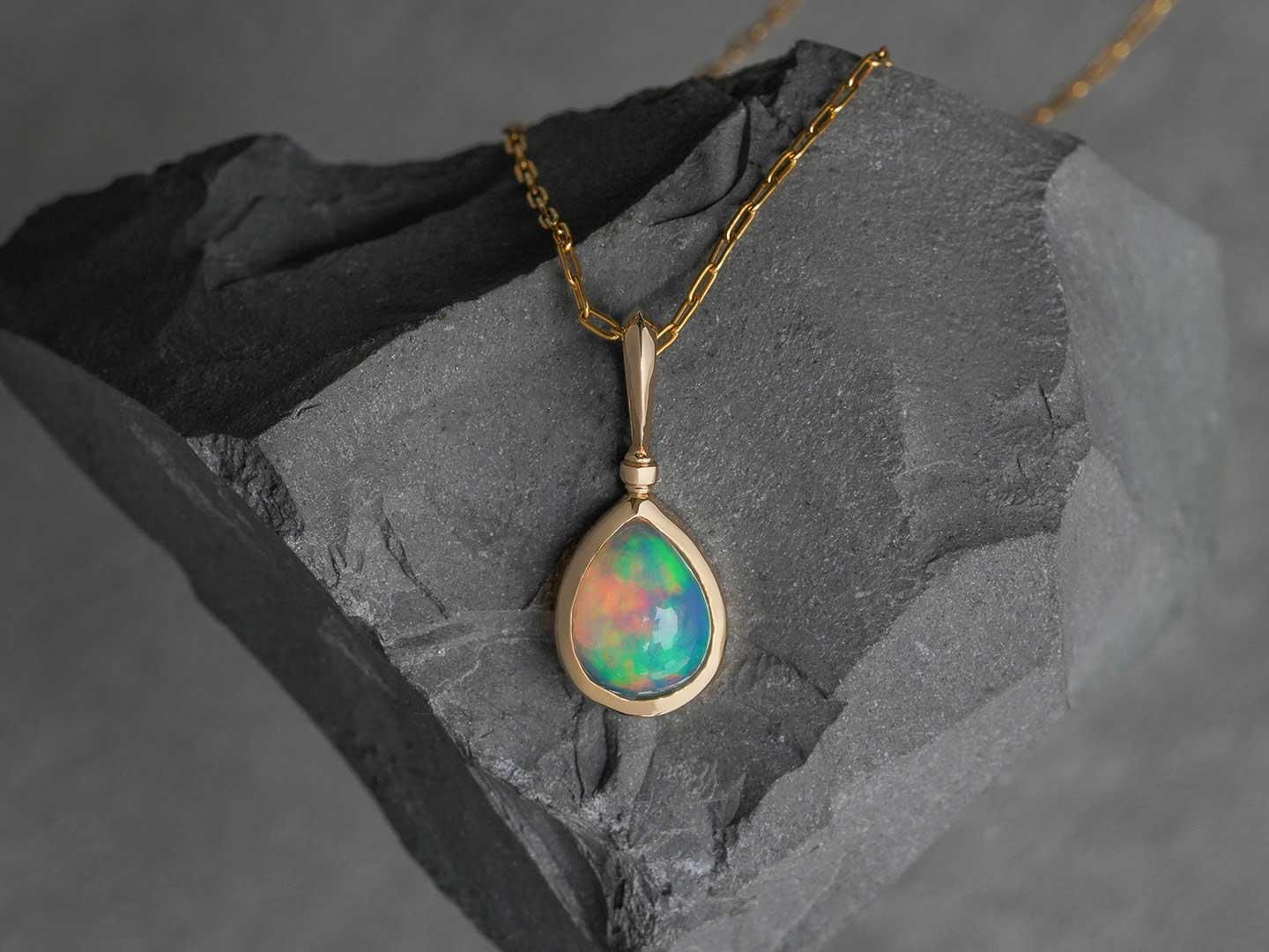 Water opal pear shaped charm /ウォーターオパール | Hariqua