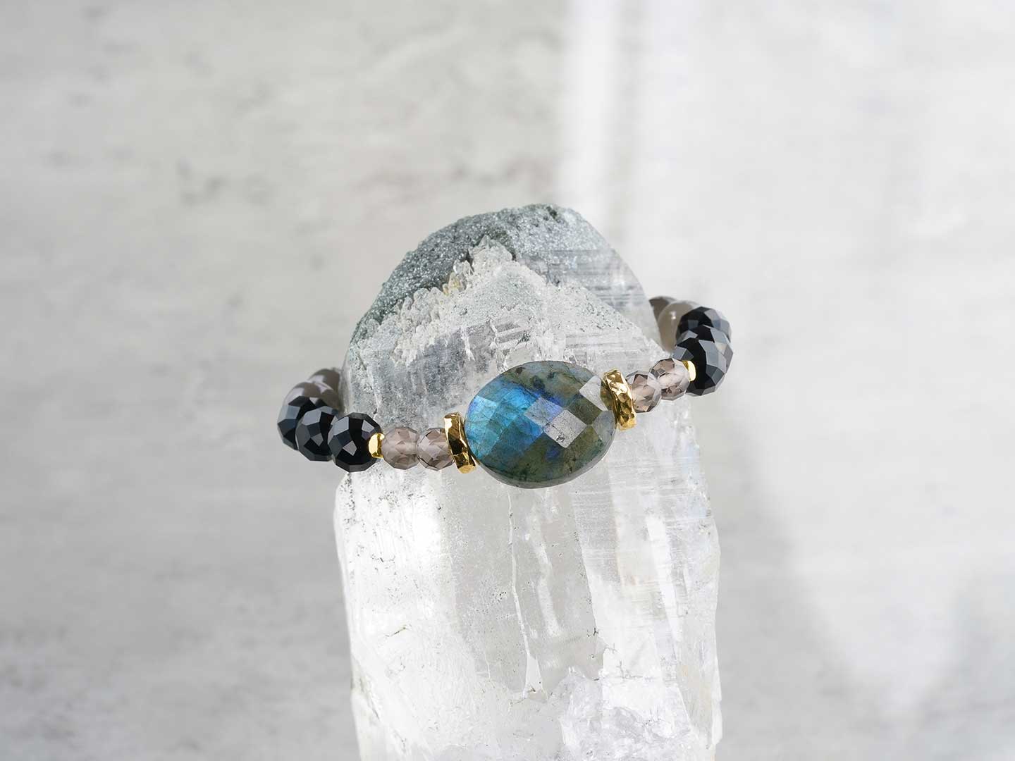 Labradorite × Gray moonstone bracelet /ラブラドライト、グレームーンストーン.