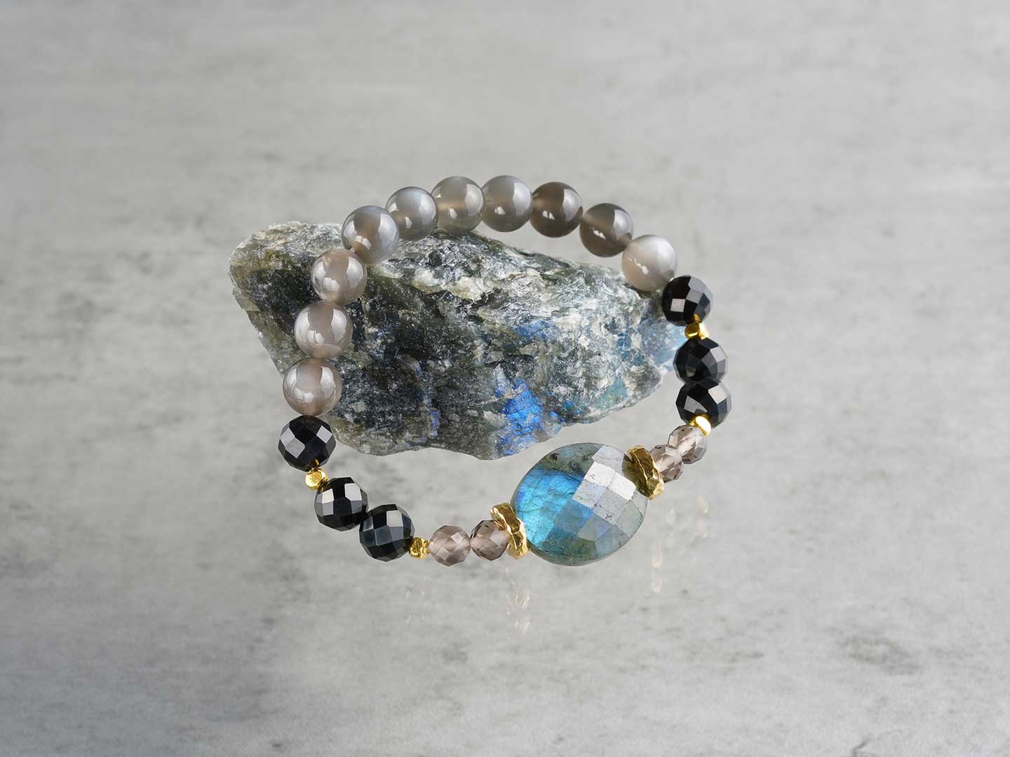 Labradorite × Gray moonstone bracelet /ラブラドライト、グレームーンストーン.